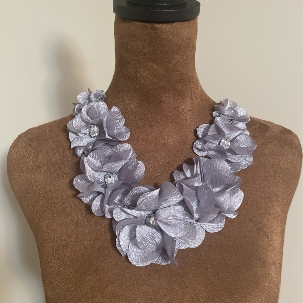 Parisian Petals Elegant Silver/Grey Floral Necklace